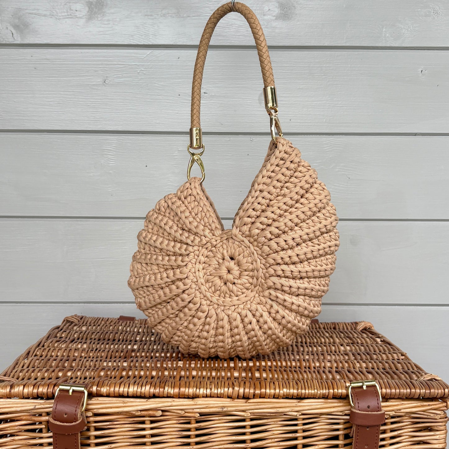 Wittering - Shell handbag
