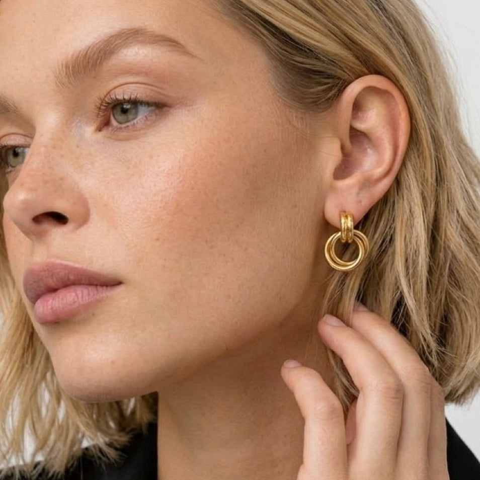 Geneva - Interlocking Hoop Earrings - Gold